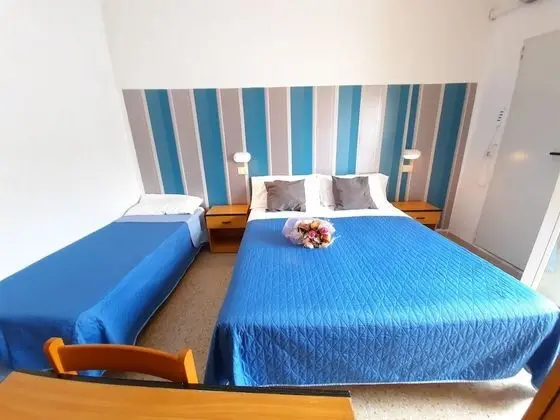 Basic Üç Kişilik Oda