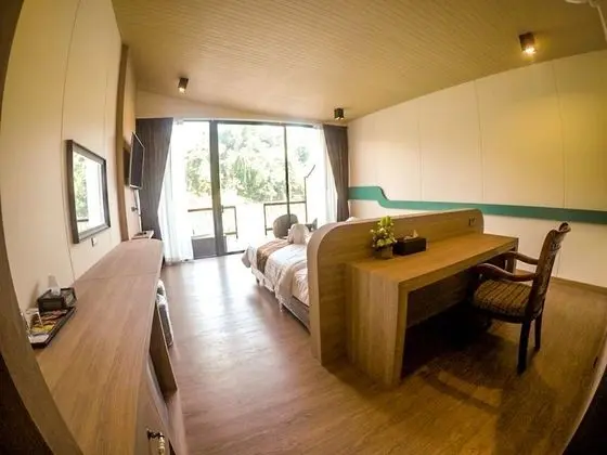 Deluxe Raft Room with Spa Bath