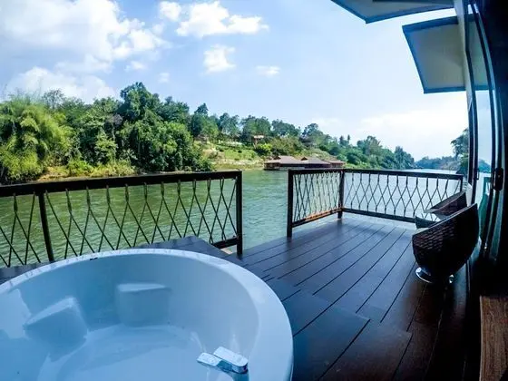 Grand Deluxe Raft Room with Spa Bath