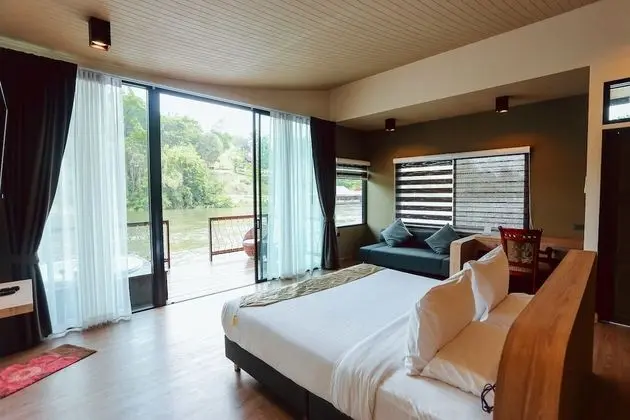 Grand Deluxe Raft Room with Spa Bath