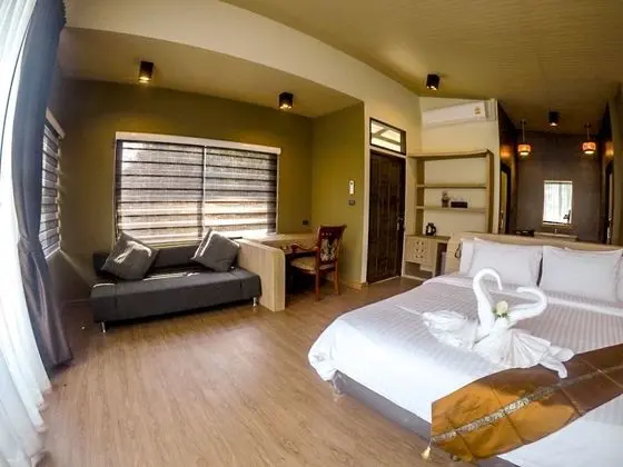 Grand Deluxe Raft Room with Spa Bath