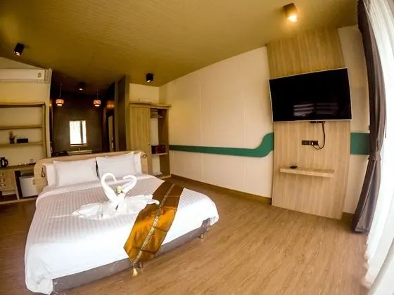 Grand Deluxe Raft Room with Spa Bath