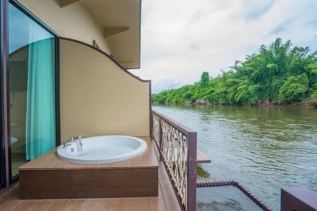 Grand Deluxe Raft Room with Spa Bath