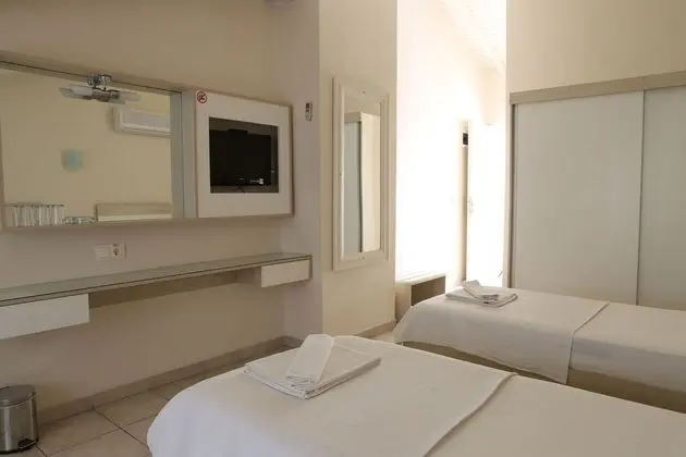 Standard Tek Büyük Veya İKi Ayrı Yataklı Oda, Balkon, Bahçe Manzaralı