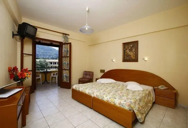 1 Çift Kişilik Veya 2 Tek Kişilik Yatak Pool View