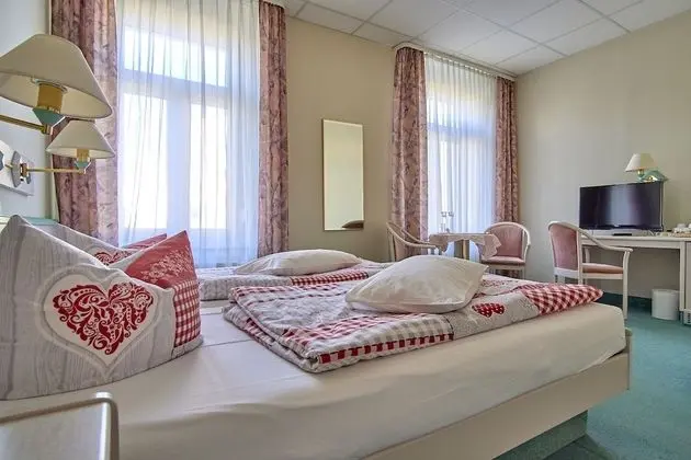 Tek Büyük Yataklı Oda (railway side)