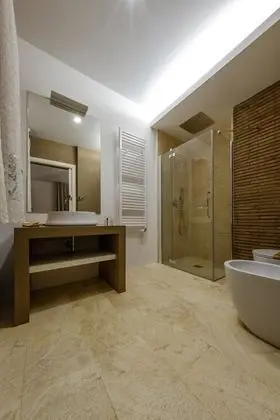 Tek Büyük veya İki Ayrı Yataklı Oda, Bahçe Manzaralı (Erato)