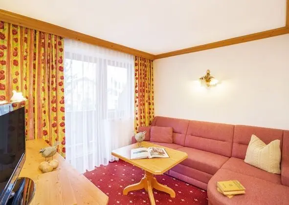 Junior Süit, Balkon (Predigtstein)