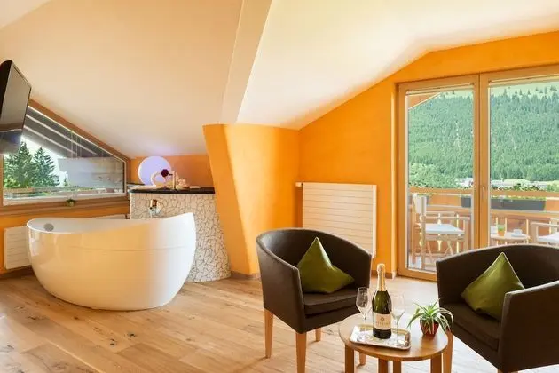 Junior Tek Büyük Yataklı Oda, Küvet, Dağ Manzaralı