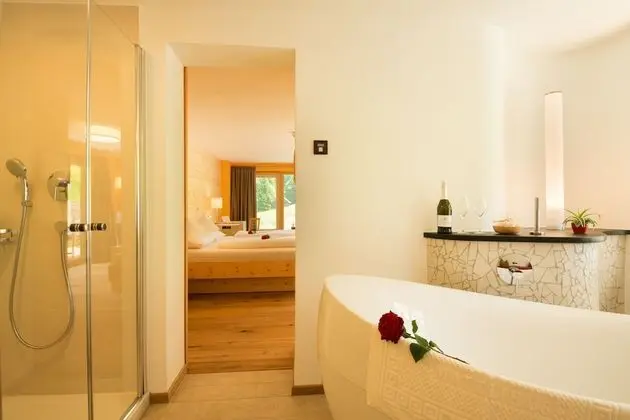 Junior Tek Büyük Yataklı Oda, Küvet, Dağ Manzaralı