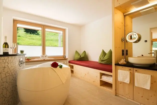 Junior Tek Büyük Yataklı Oda, Küvet, Dağ Manzaralı