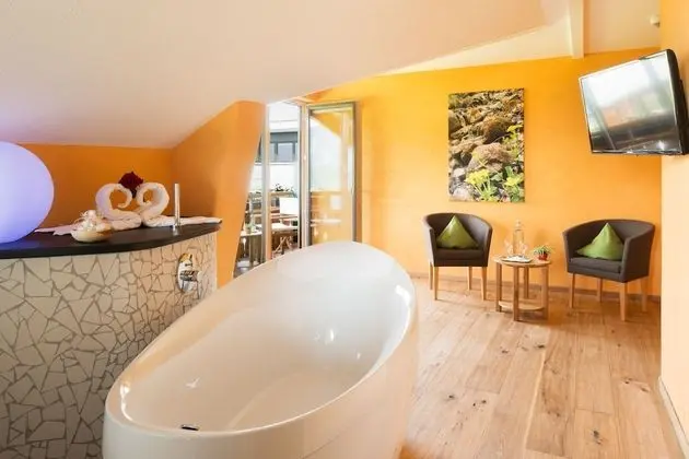 Junior Tek Büyük Yataklı Oda, Küvet, Dağ Manzaralı