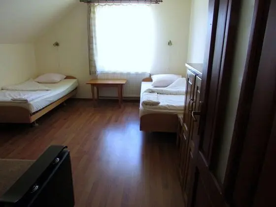 Basic Üç Kişilik Oda, Tepe Manzaralı (no. 1)