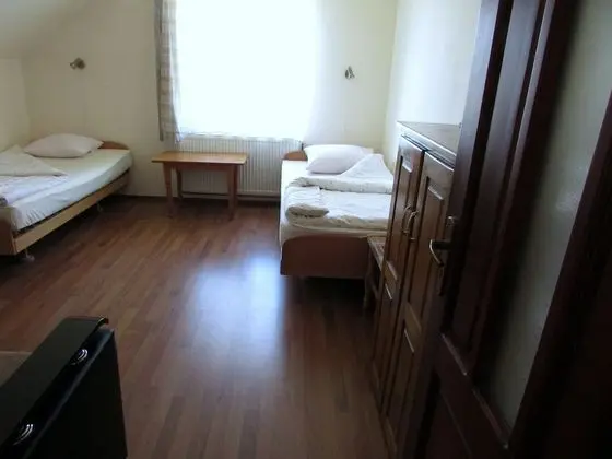 Basic Üç Kişilik Oda, Tepe Manzaralı (no. 2)