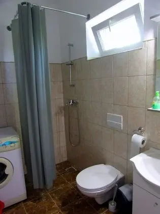 Basic Üç Kişilik Oda, Tepe Manzaralı (no. 2)