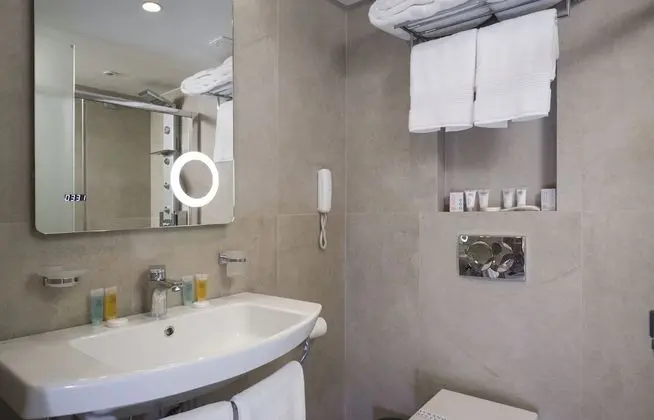 Premium Tek Büyük Yataklı Oda