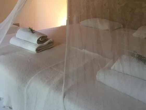 Tek Büyük veya İki Ayrı Yataklı Oda (Orange Room)