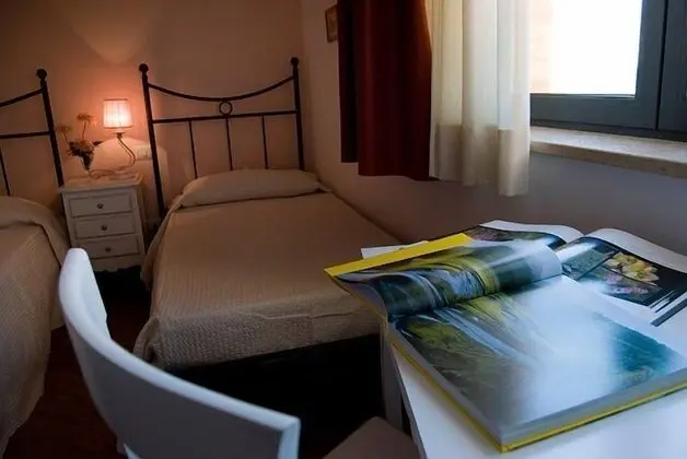 Büyük Yataklı Tek Kişilik Oda