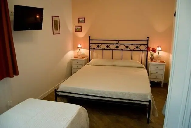 Büyük Yataklı Tek Kişilik Oda