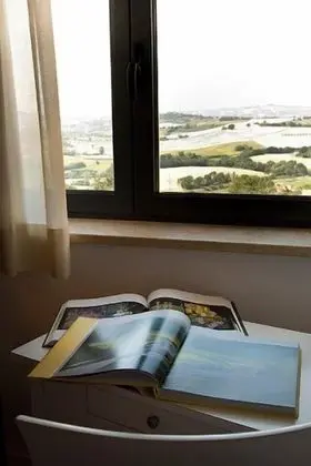 Büyük Yataklı Tek Kişilik Oda