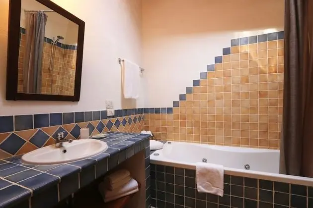Deluxe Tek Büyük veya İki Ayrı Yataklı Oda, 1 En Büyük (King) Boy Yatak, Veranda, Bahçeli