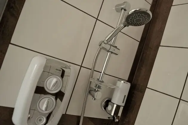İki Ayrı Yataklı Oda, Zemin Kat (Room 2)