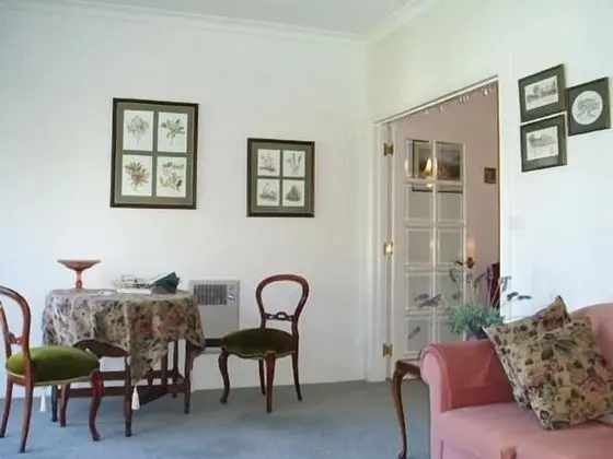 Comfort Büyük Yataklı Tek Kişilik Oda