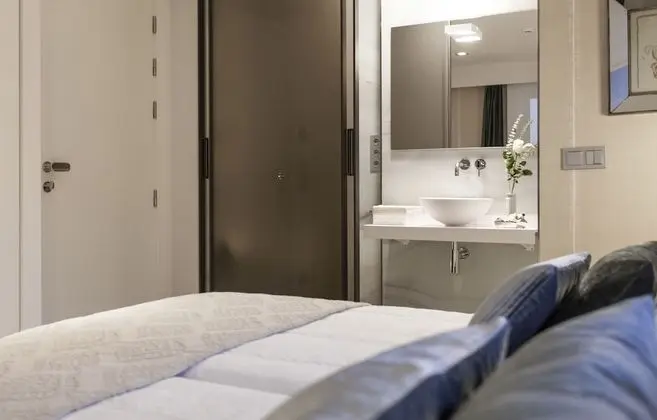 Design Tek Büyük Yataklı Oda, Tepe Manzaralı (EGUZKI)