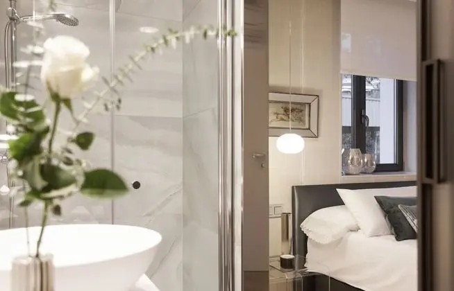 Design Tek Büyük Yataklı Oda, Tepe Manzaralı (EGUZKI)