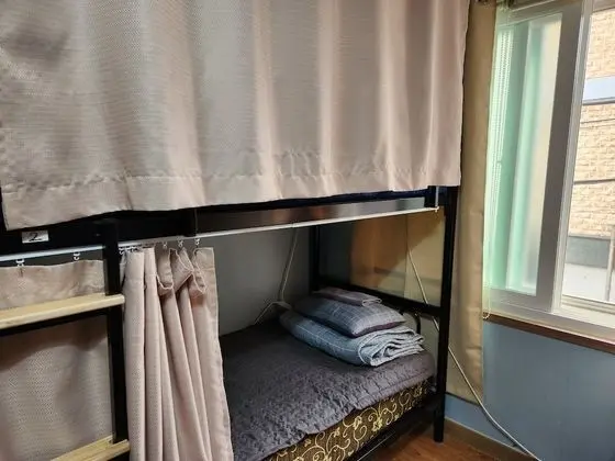 1 x Bed in 6-Bed Mixed Dormitory Room(shared bathroom)