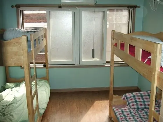 1 x Bed in 6-Bed Mixed Dormitory Room(shared bathroom)