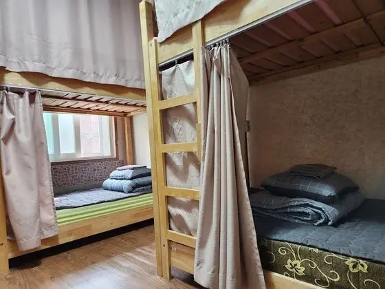 1 x Bed in 6-Bed Mixed Dormitory Room(shared bathroom)