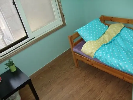 1 x Private Single Room(Shared Bathroom)