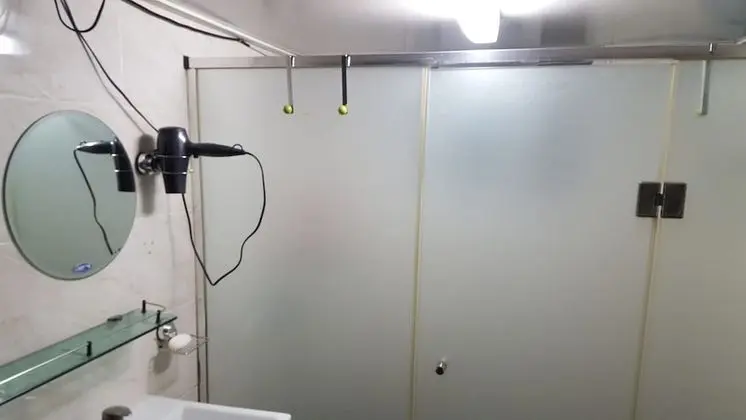 1 x Private Single Room(Shared Bathroom)