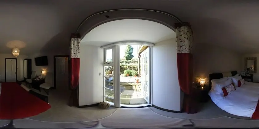 Deluxe Tek Büyük Yataklı Oda (with Patio)