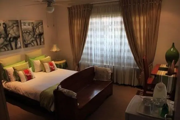 King Bedded Room with En-Suite Bathroom (1)