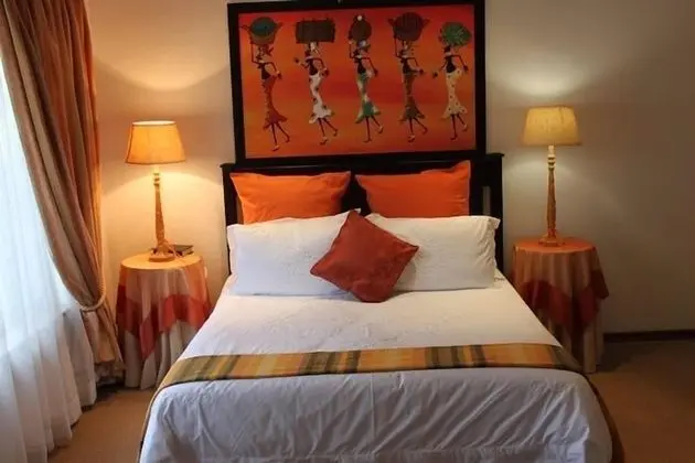 King Bedded Room with En-Suite Bathroom (1)