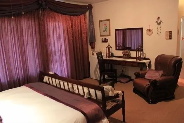 King Bedded Room with En-Suite Bathroom (1)