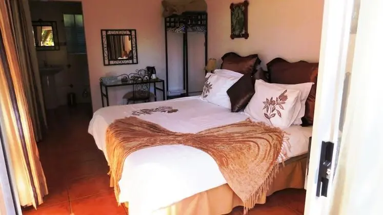 King/Twin Bedded room with En-Suite Bath (3)