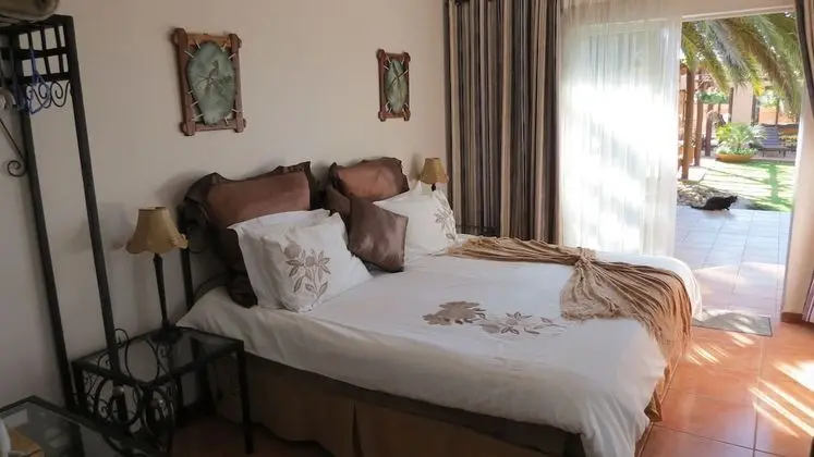 King/Twin Bedded room with En-Suite Bath (3)