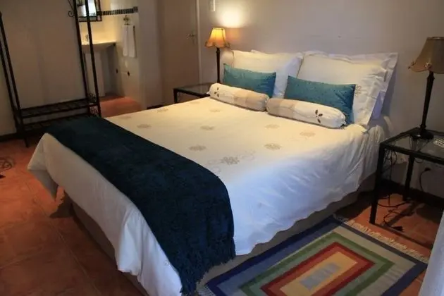 Queen Bedded Room with En-Suite Bathroom (2)