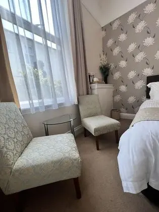 Tek Büyük veya İki Ayrı Yataklı Oda, Zemin Kat
