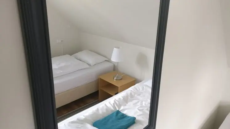 İki Ayrı Yataklı Oda, Ortak Banyo