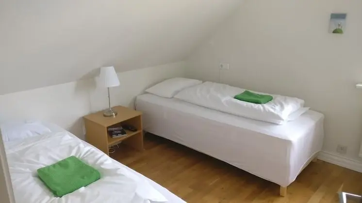 İki Ayrı Yataklı Oda, Ortak Banyo