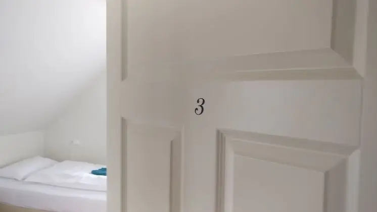 İki Ayrı Yataklı Oda, Ortak Banyo