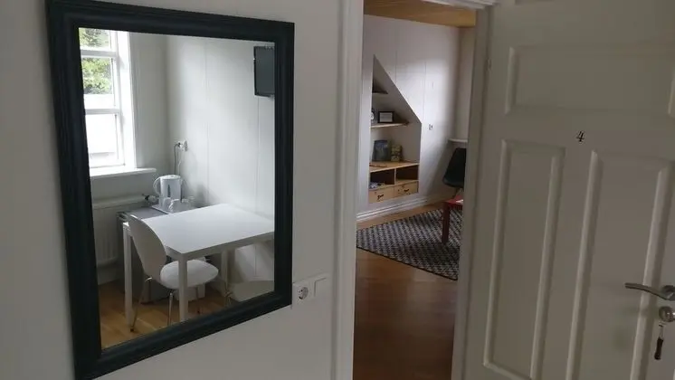 İki Ayrı Yataklı Oda, Ortak Banyo