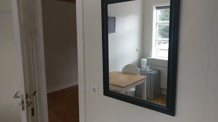 İki Ayrı Yataklı Oda, Ortak Banyo