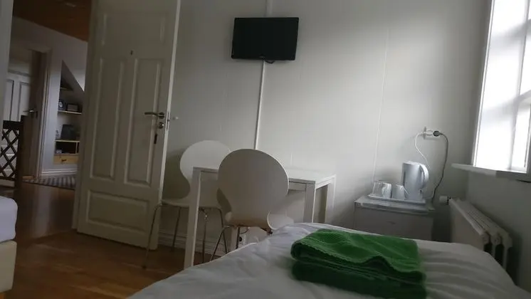 İki Ayrı Yataklı Oda, Ortak Banyo