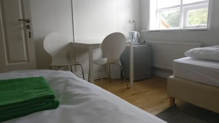 İki Ayrı Yataklı Oda, Ortak Banyo