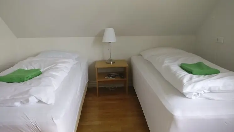 İki Ayrı Yataklı Oda, Ortak Banyo